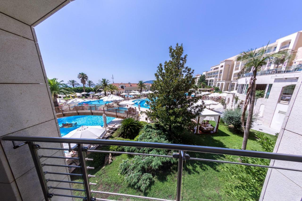 Superior Room Pool View