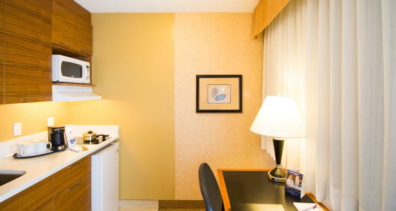 Queen Room Kitchenette