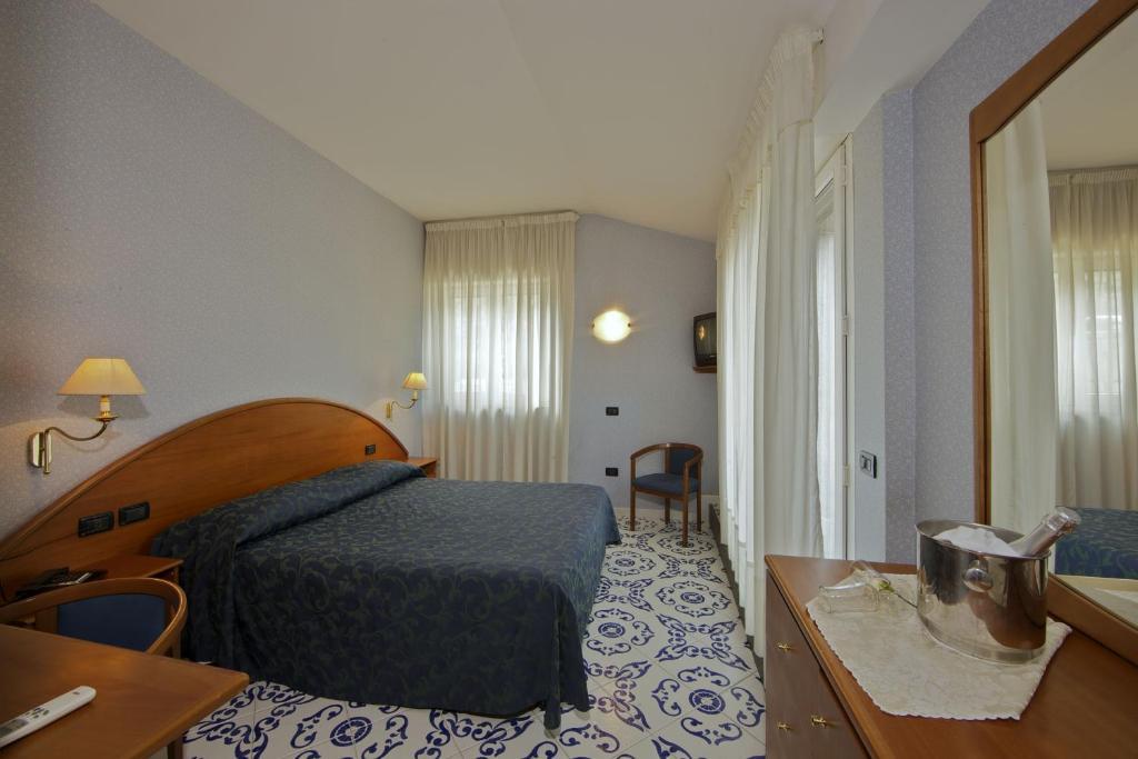 Double Room with Balcony,13061595:JPEG