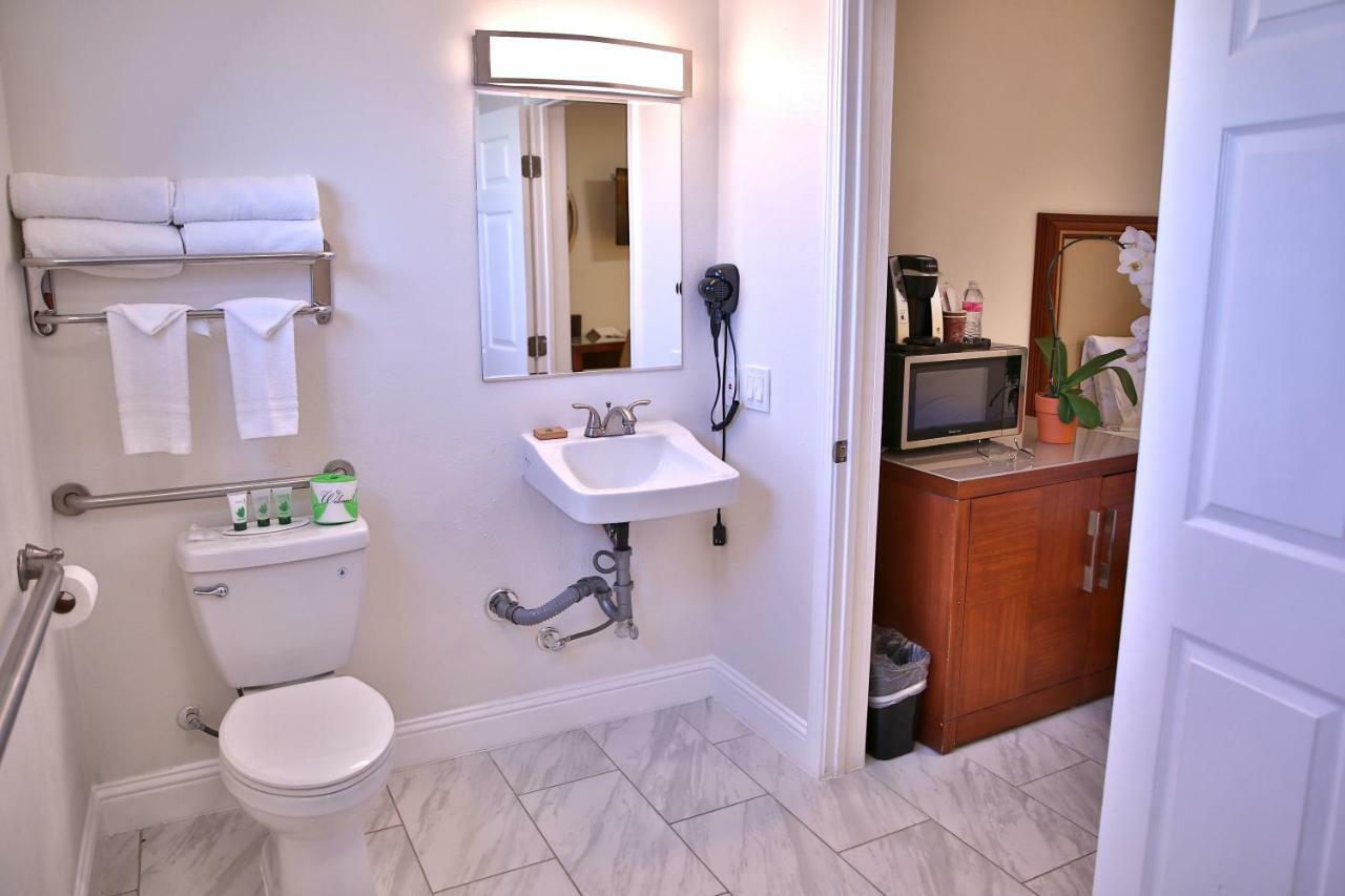 King Suite Disability Access or Non-Smoking