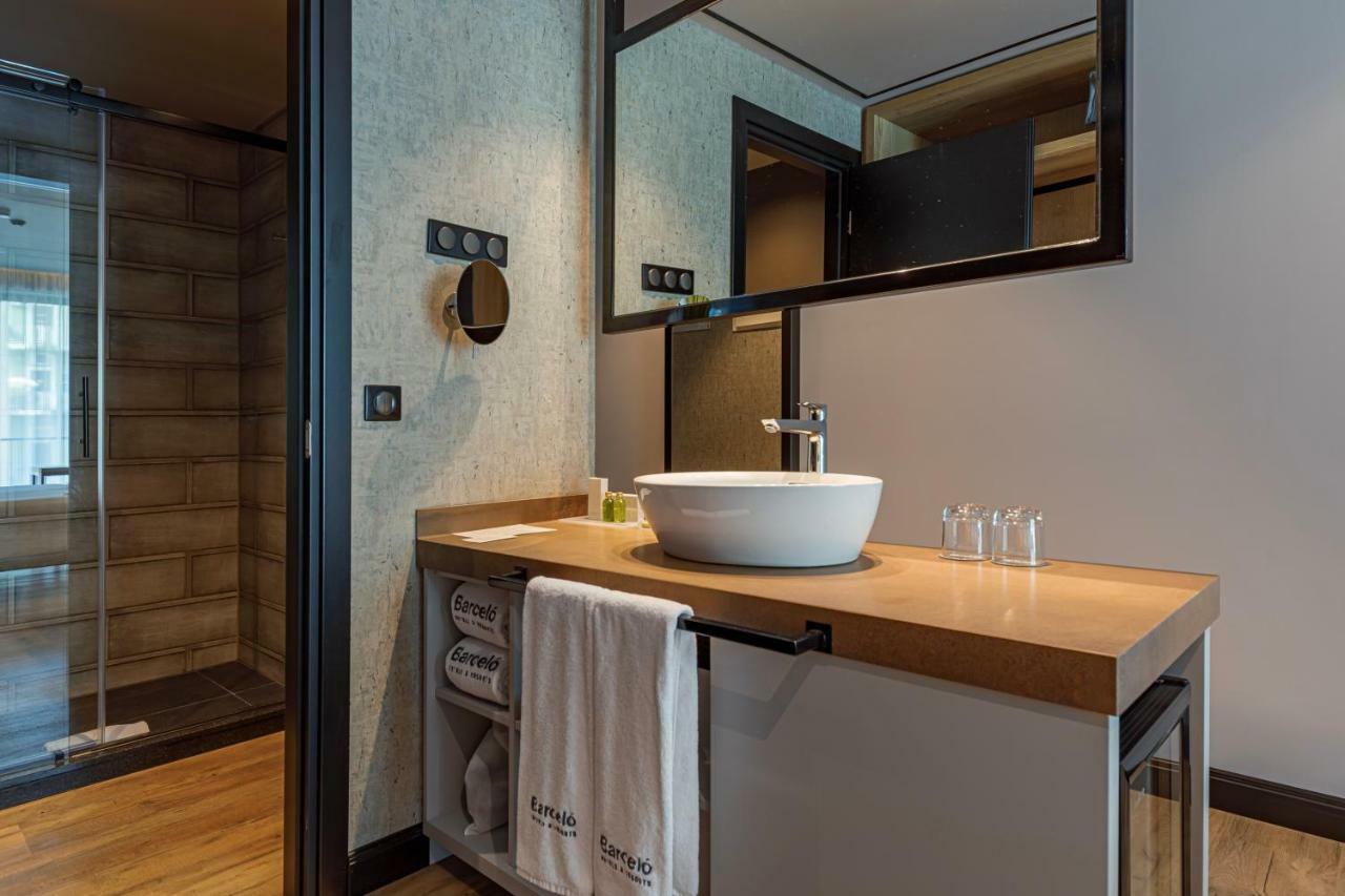 Deluxe Zimmer mit Kingsize-Bett und Aussicht