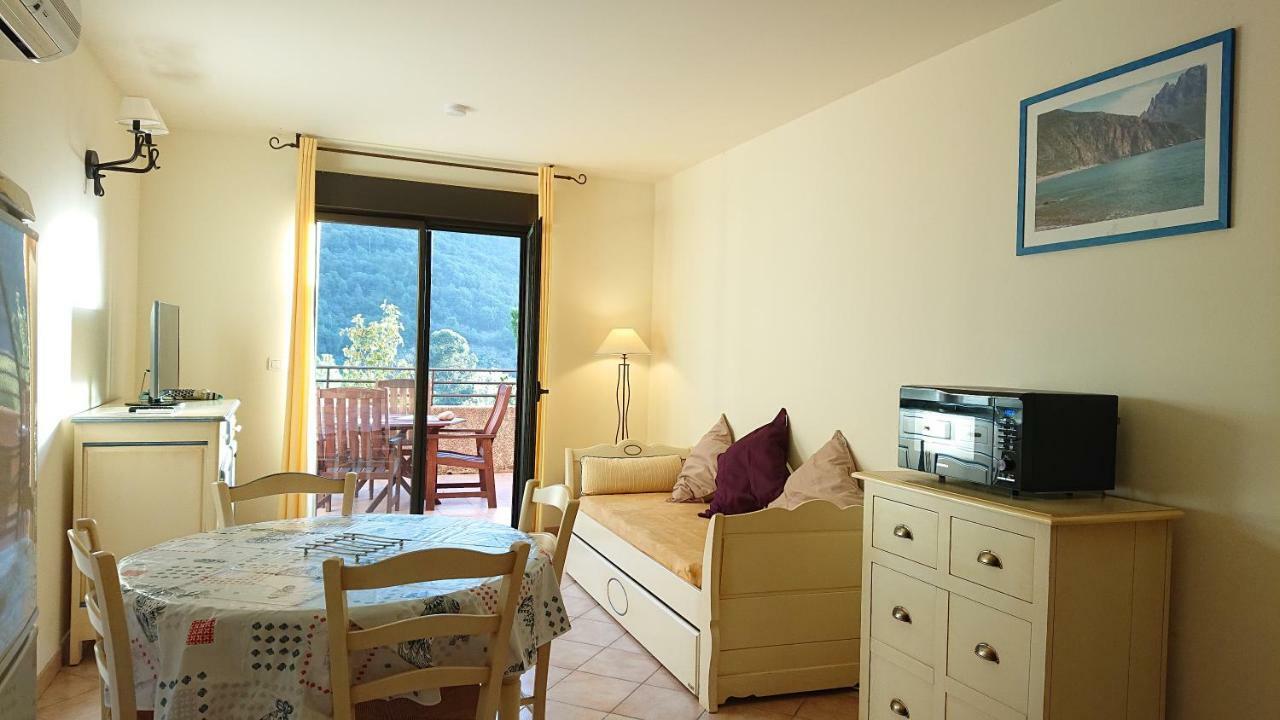 One-Bedroom Apartment Terrace