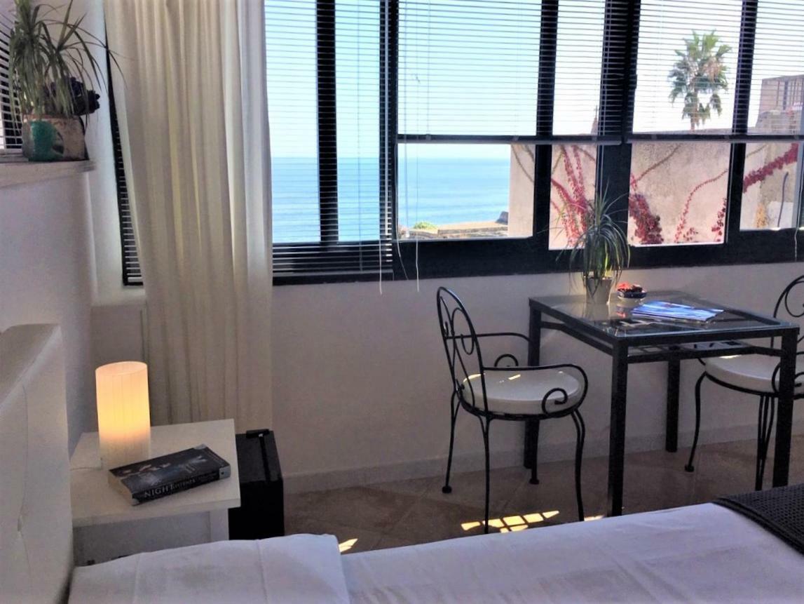 Double or Twin Room Sea View