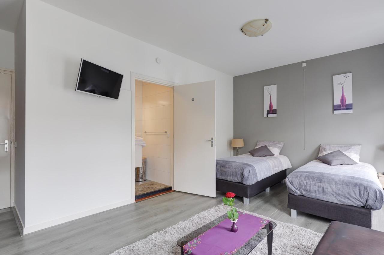 Twin Room Shower