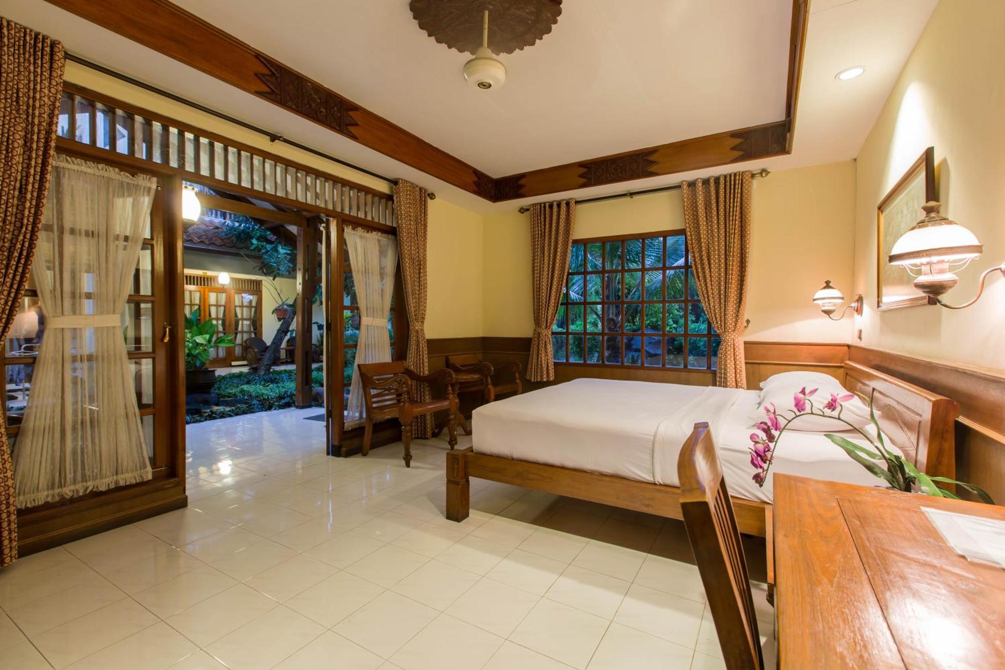 Superior Double or Twin Room Garden View