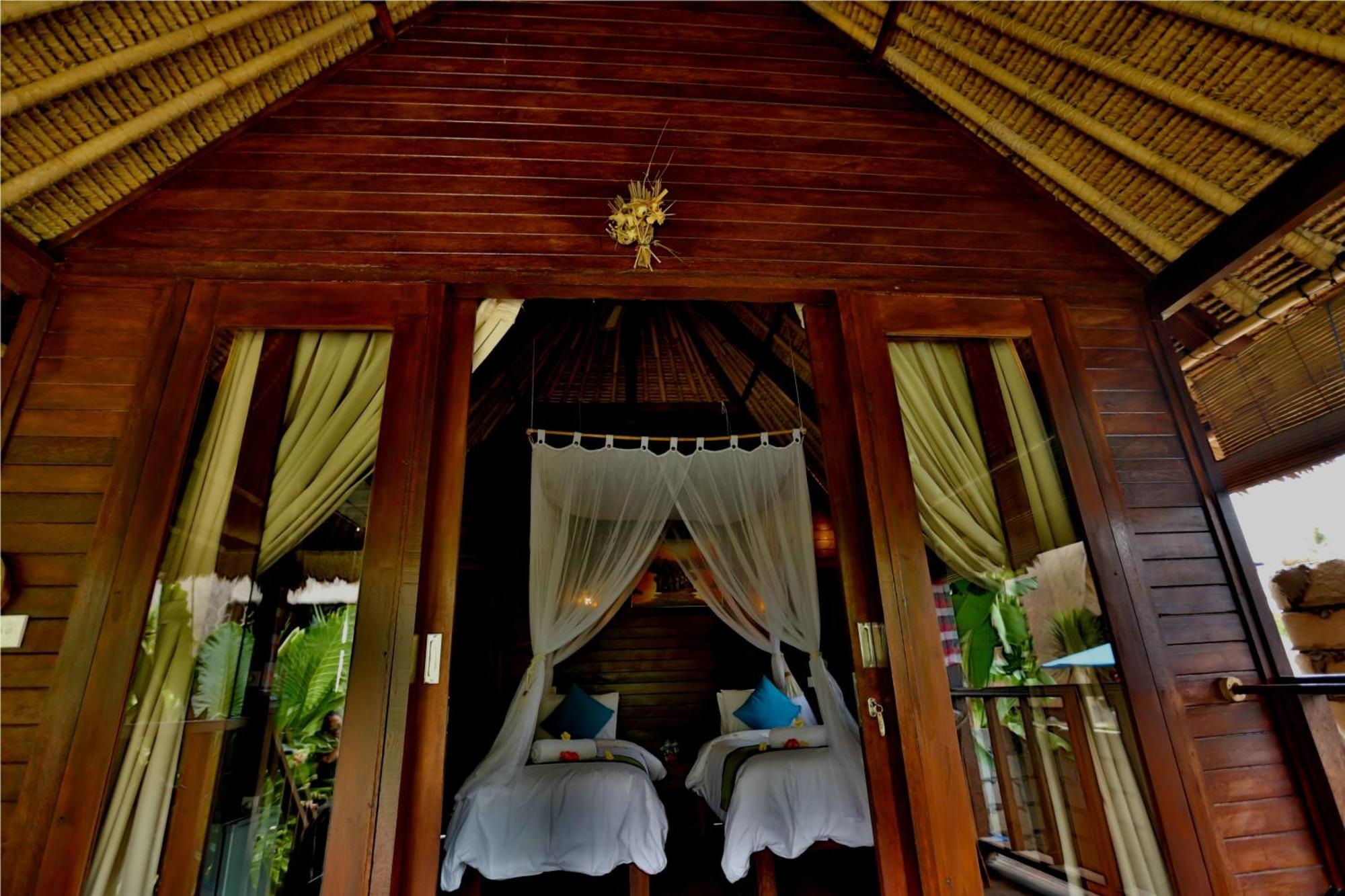 Deluxe Bungalow