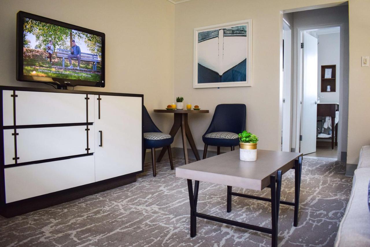 Mini Queen Suite