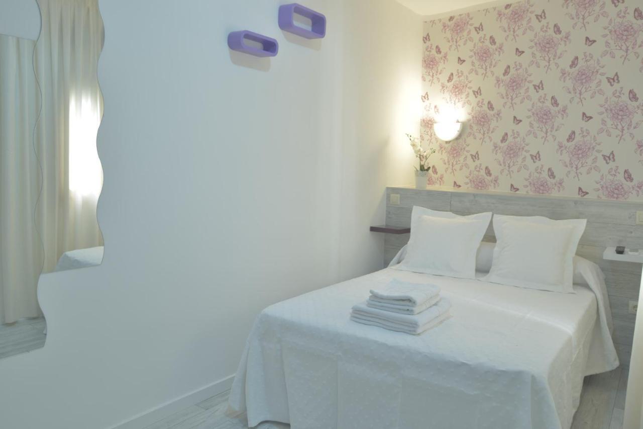 Double or Twin Room Private Bathroom