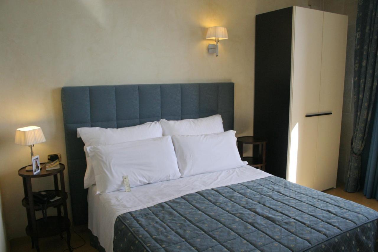 Double or Twin Room Sea View