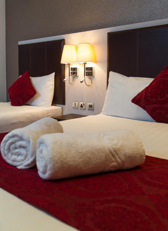 Quarto Standard com 1 Cama de Casal e 1 Cama Individual - Não Fumador