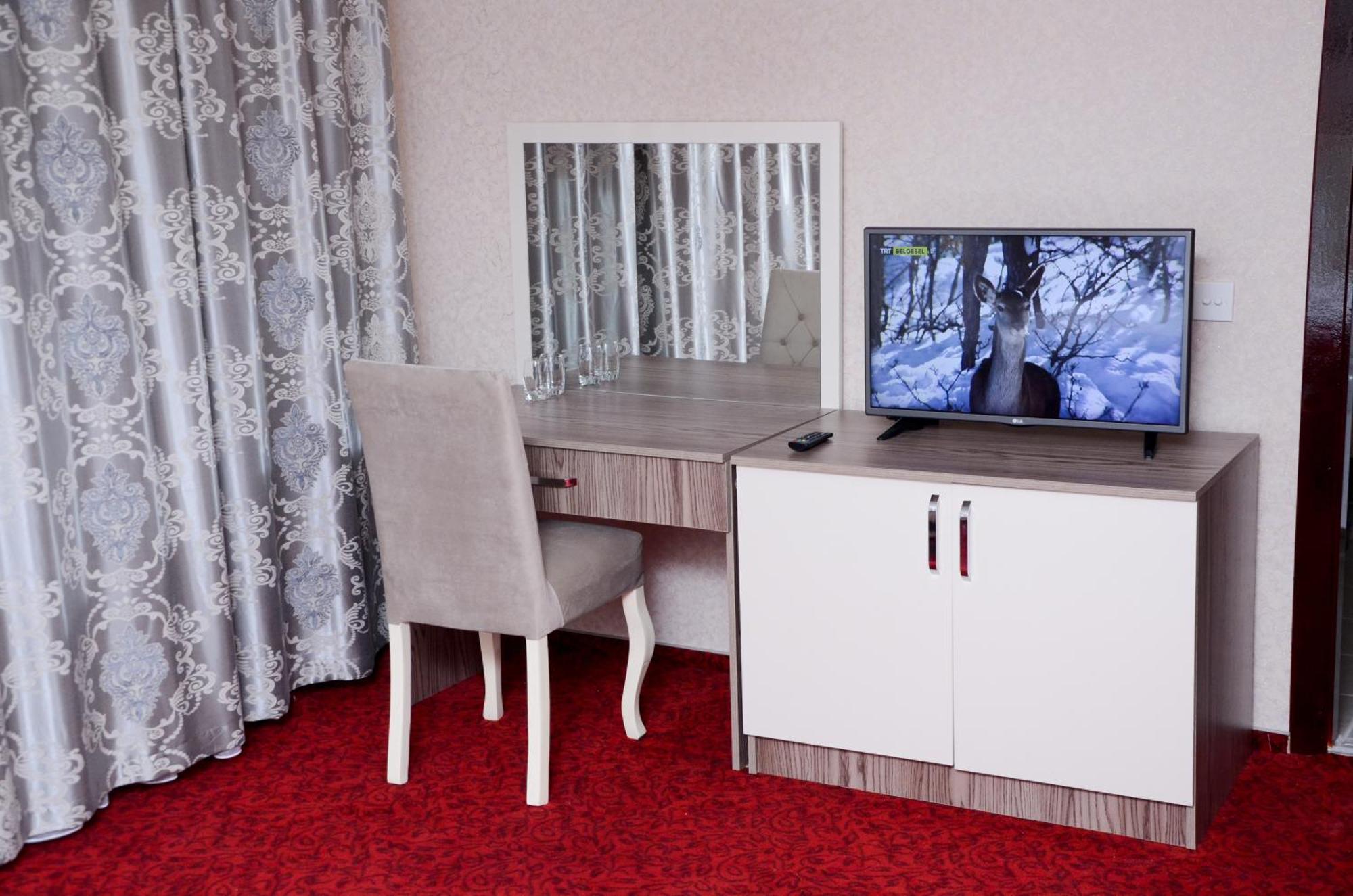 Executive Suite met Gedeeltelijk Uitzicht op Zee, Balkon, Toegang tot de Lounge, Ontbijt, Verfrissingen & Avonddrankjes en Canapés