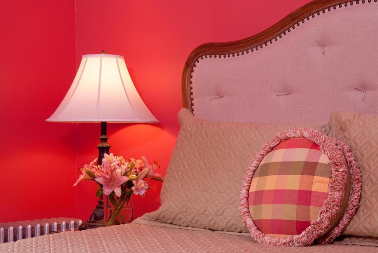Standard Room One Queen Bed