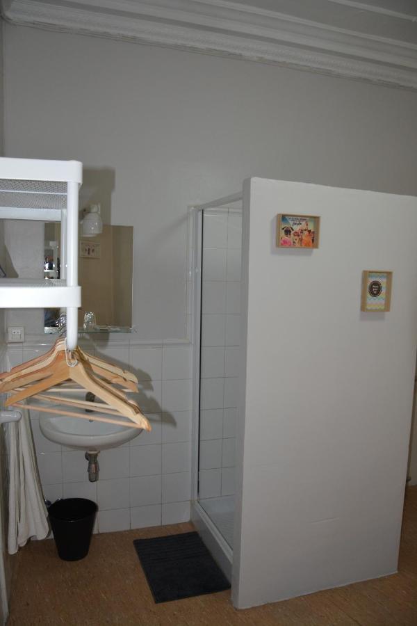 Twin Room Shower