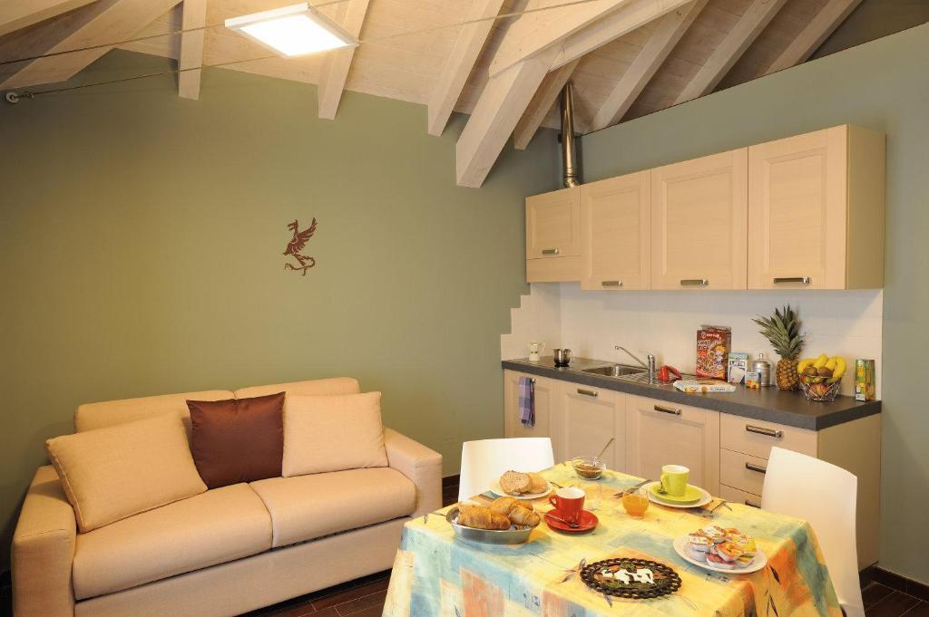 One-Bedroom Apartment,790897053:JPEG