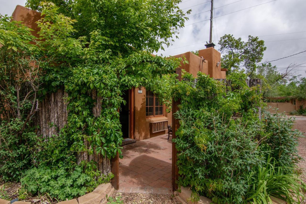 Queen Room Patio Pet-Friendly