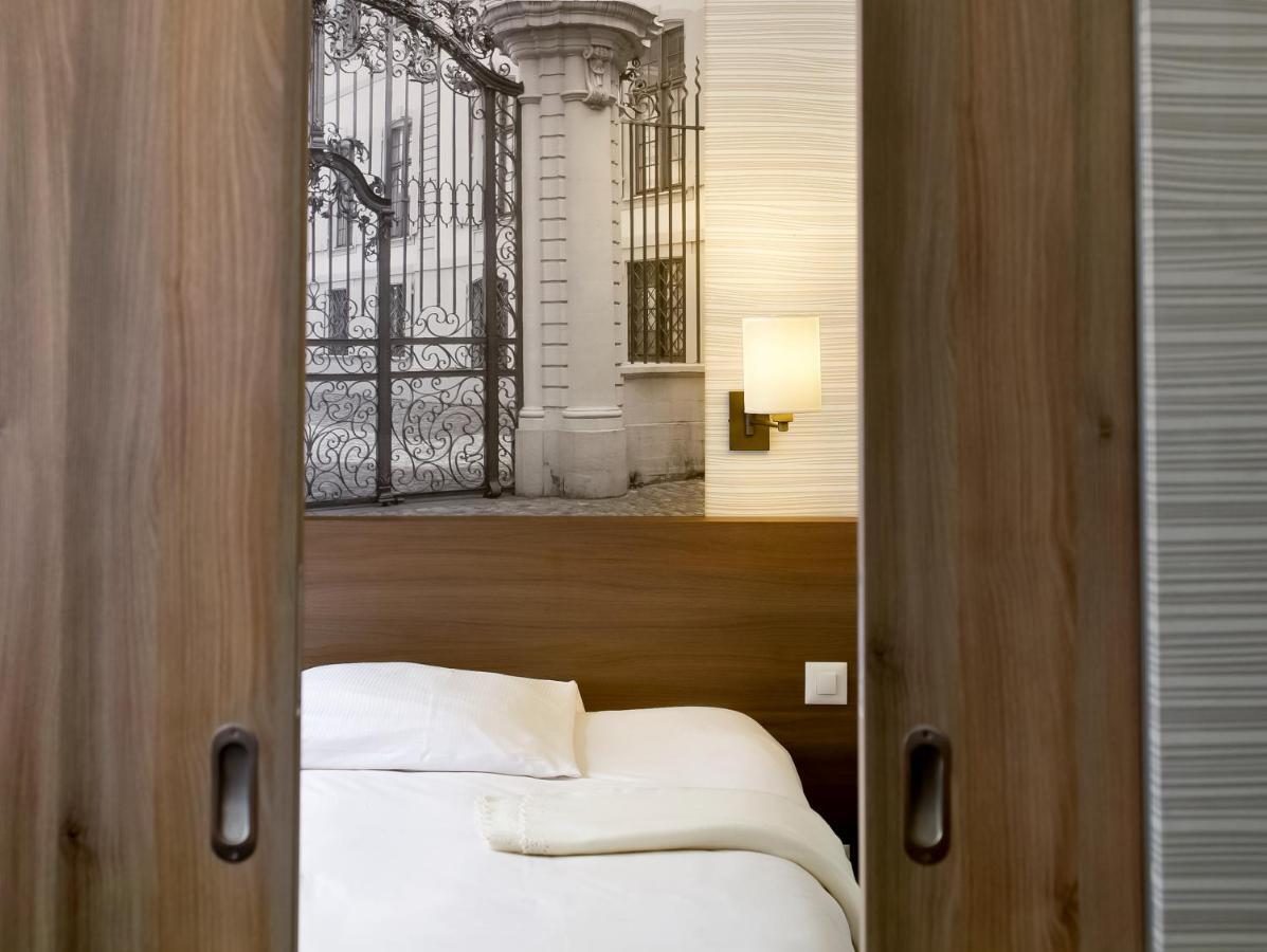 One-Bedroom Apartment,931077169:JPEG
