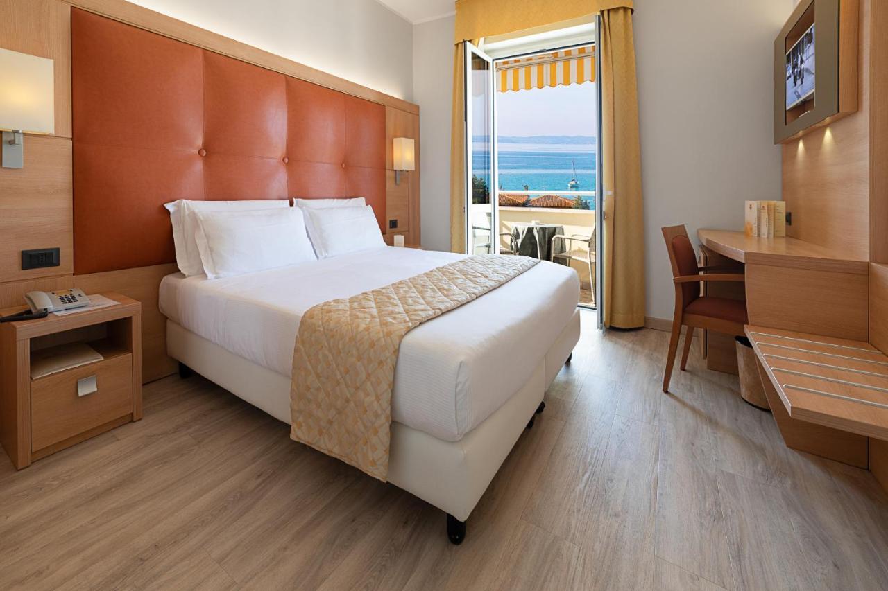 Executive Double or Twin Room Balcony Lake View