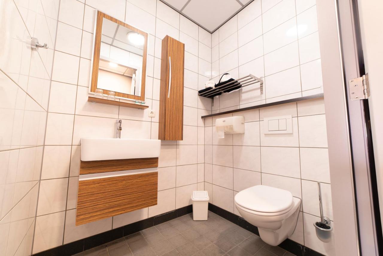 Budget Double Room,1498627246:JPEG