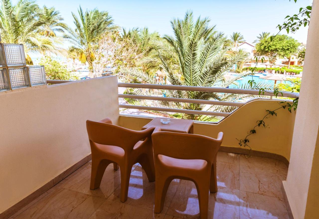 Chambre Double de Luxe - Vue sur Jardin et Piscine
