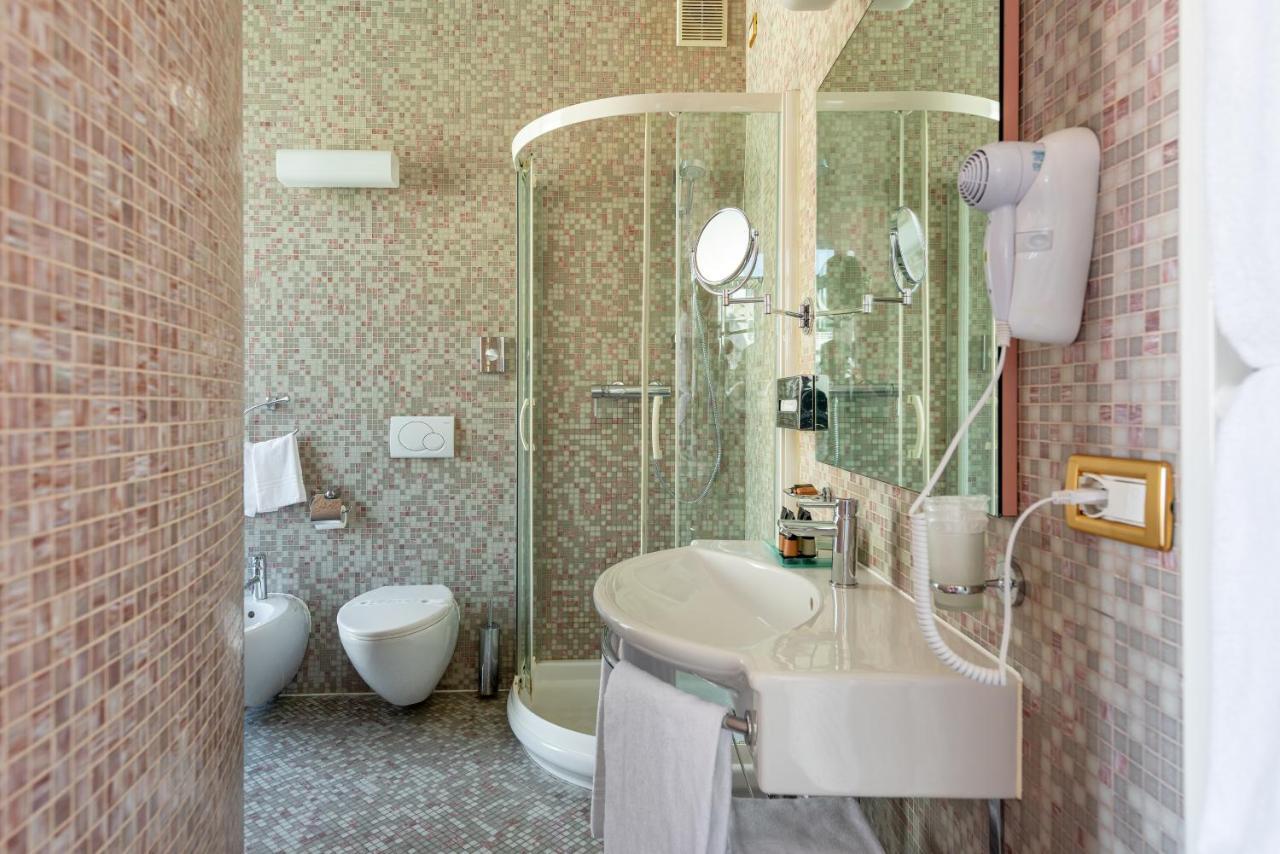 King Room Spa Bath