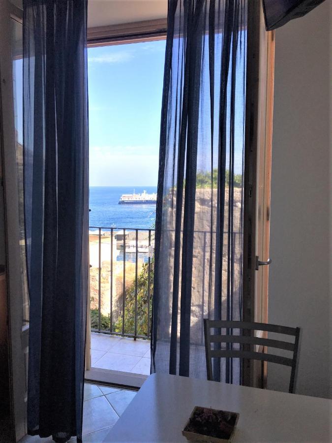 Double or Twin Room Sea View