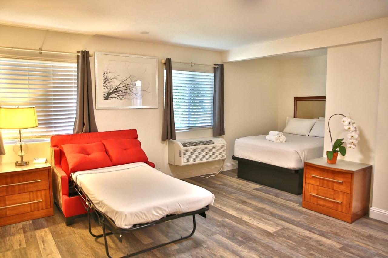 Studio Suite Two Double Beds Non-Smoking