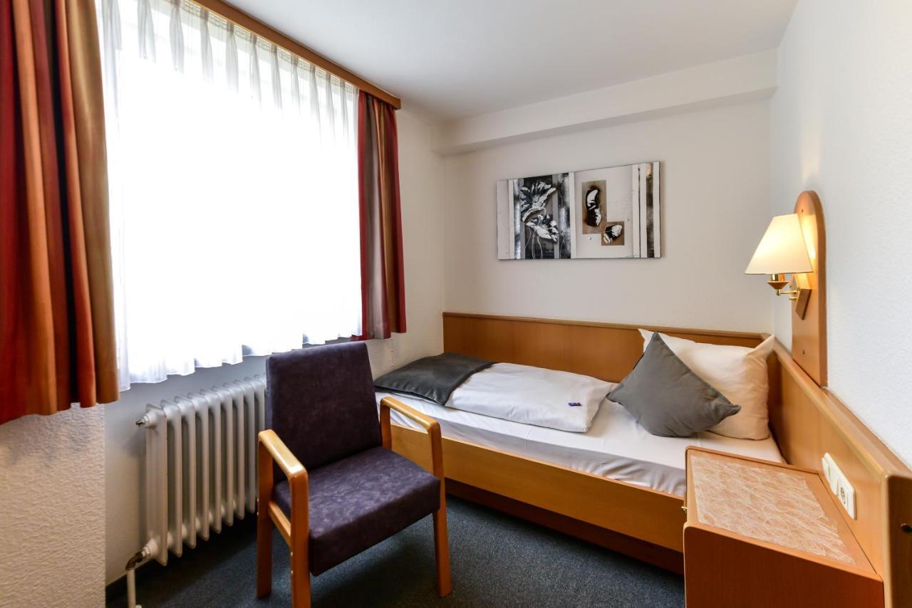 Deluxe Single Room,930848440:JPEG
