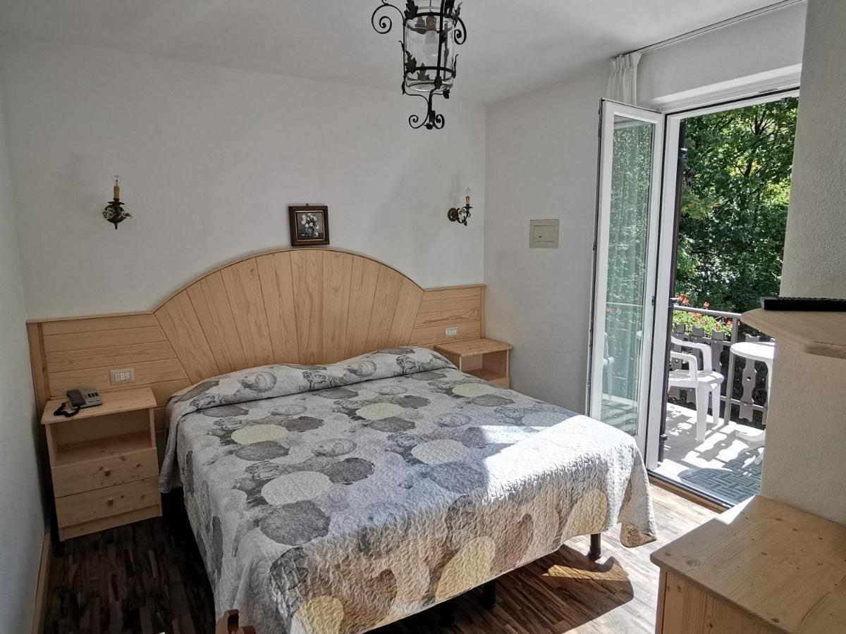 Double or Twin Room Balcony Lake Mountain View
