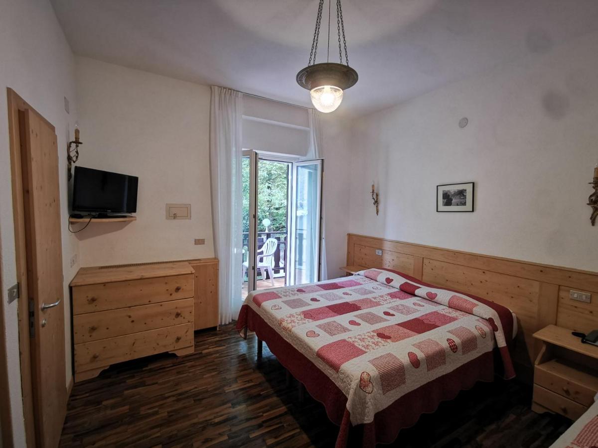 Double or Twin Room Balcony Lake Mountain View