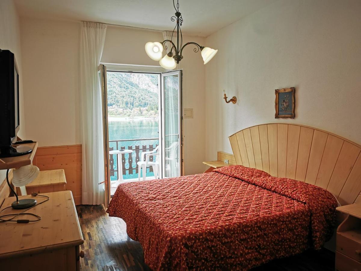 Double or Twin Room Balcony Lake Mountain View