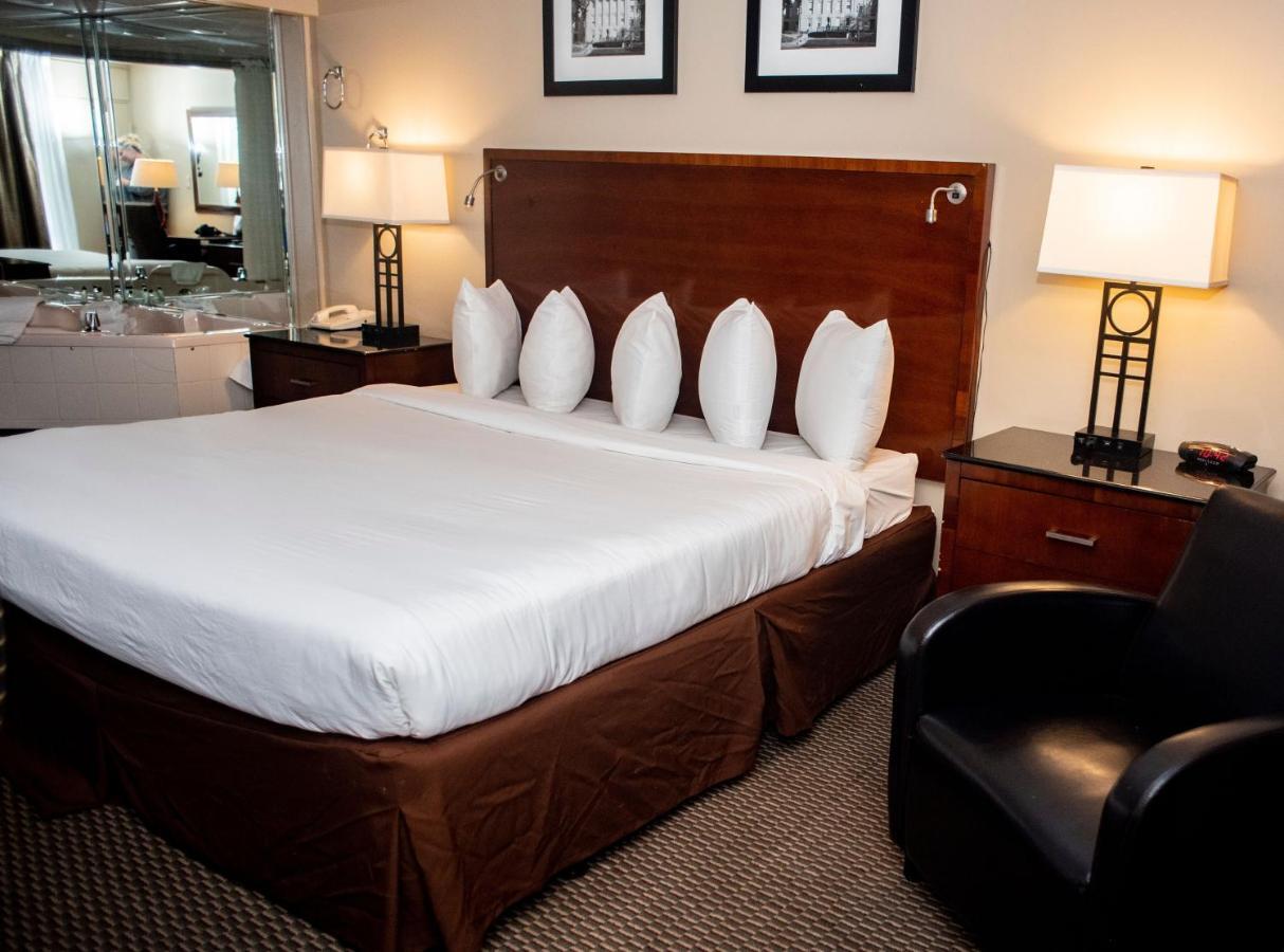 King Whirlpool Room