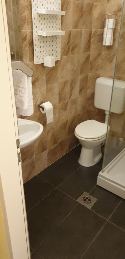 Camera Doppia con Letti Singoli con Bagno Privato