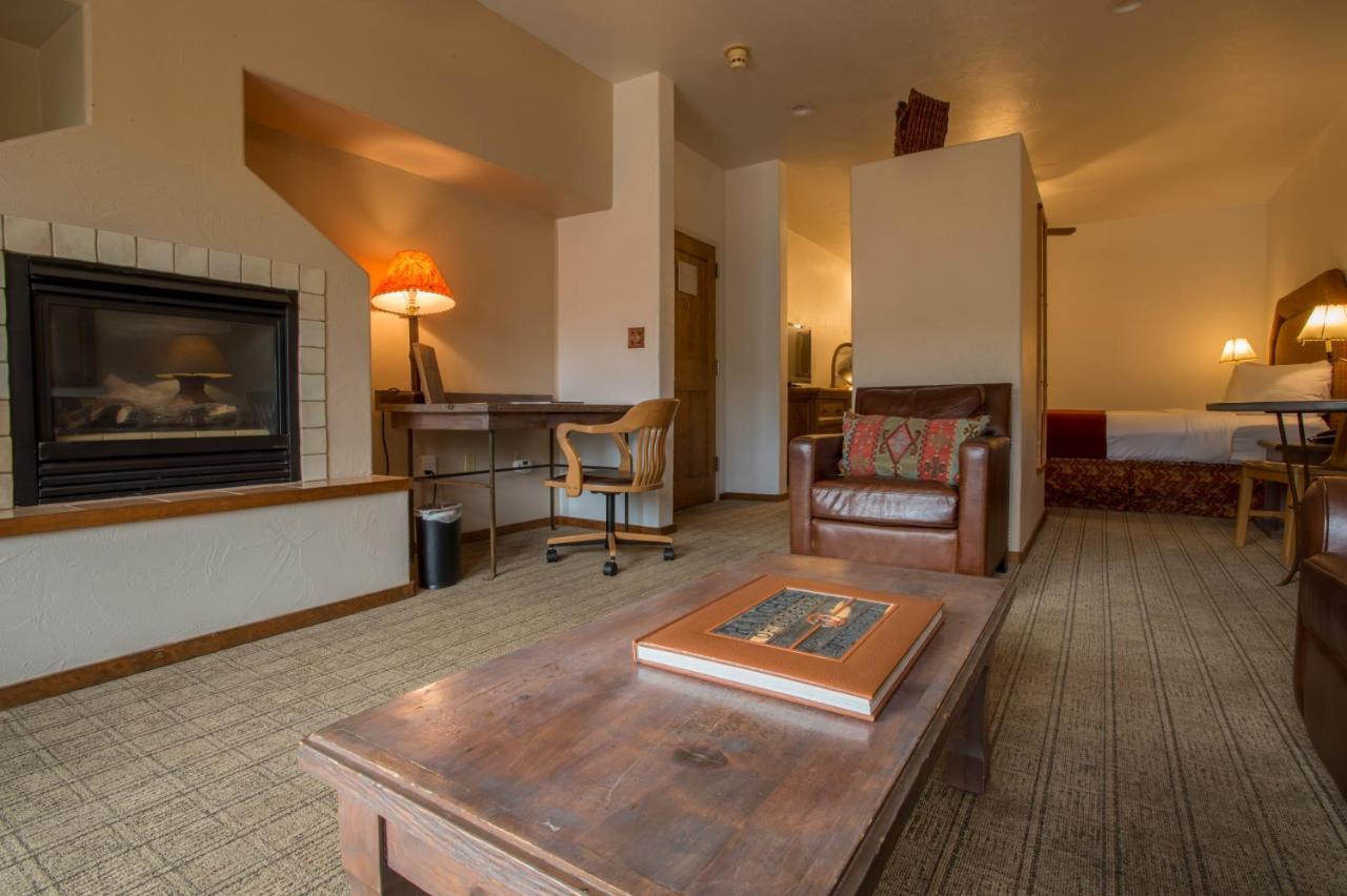 Navajo Junior Suite