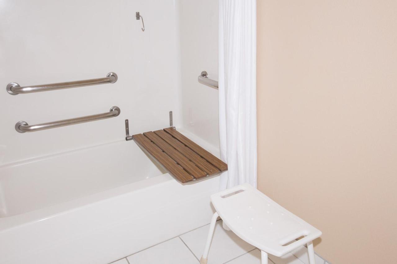 Queen Room - Disability Access - Pet Friendly,932446732:JPEG