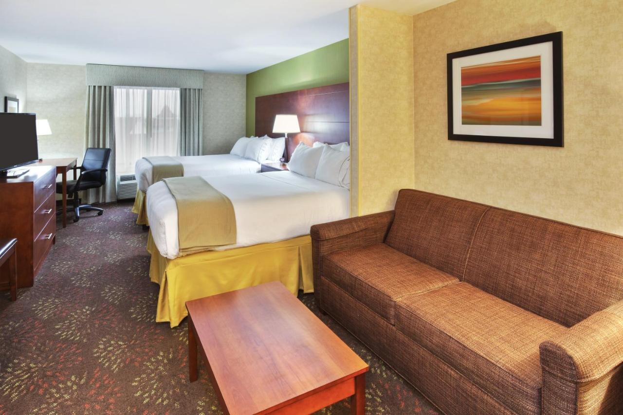 Queen Suite with Two Queen Beds and Sofa Bed