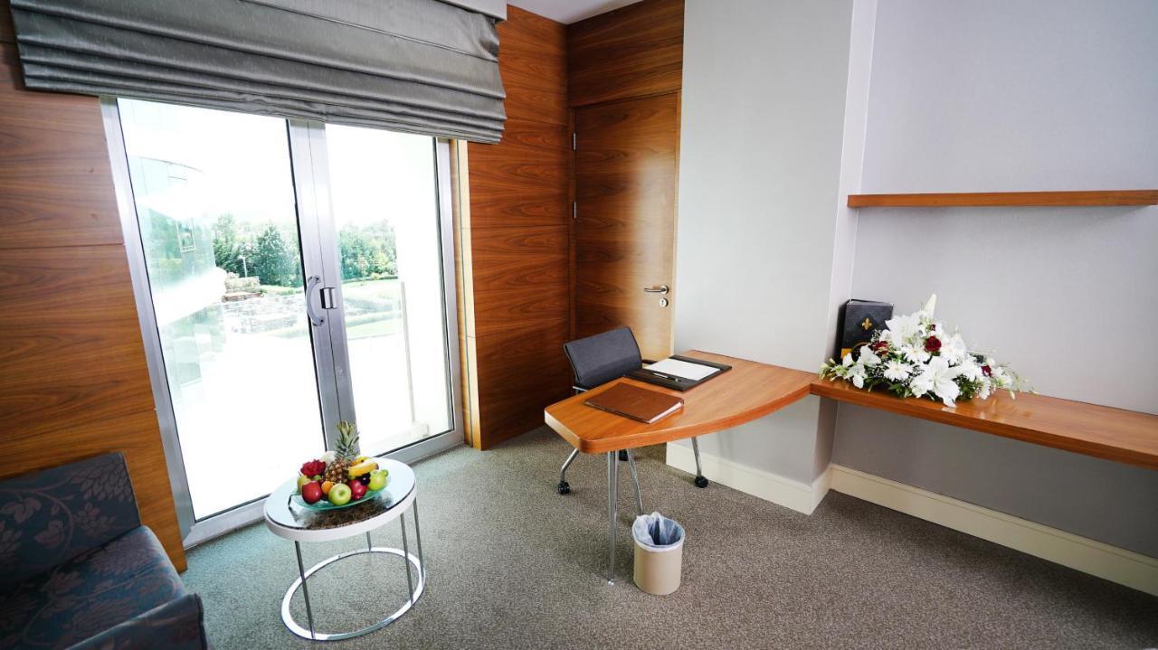 Superior Twin Room Partial Sea View