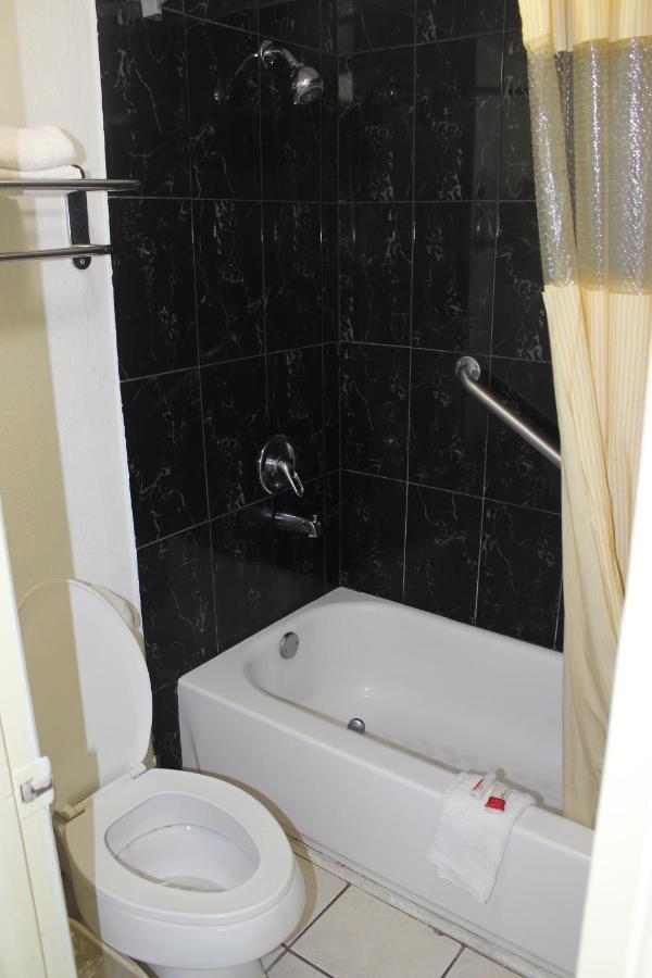 Deluxe Two Double Beds - Non-Smoking