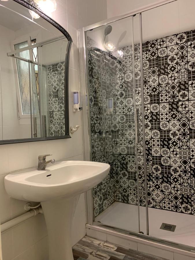 Chambre Simple avec Salle de Bains Commune
