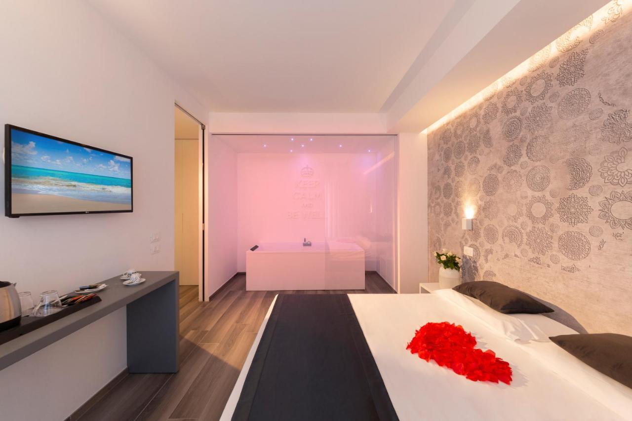 Deluxe Suite Spa Bath