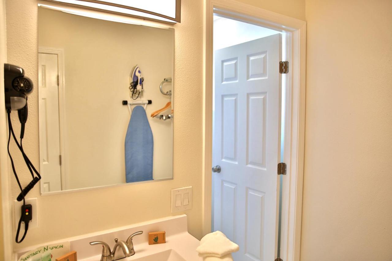 Studio Suite Two Double Beds Non-Smoking