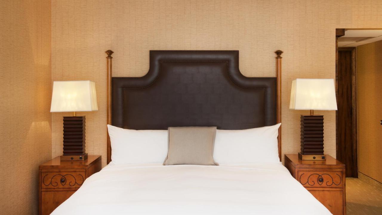 Lakeside King Room with Sofa Bed,941407897:JPEG