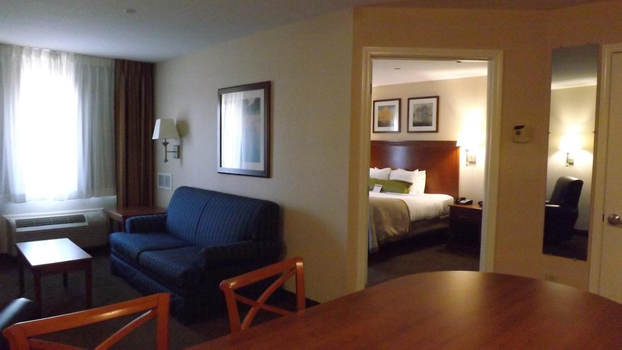 One-Bedroom King Suite