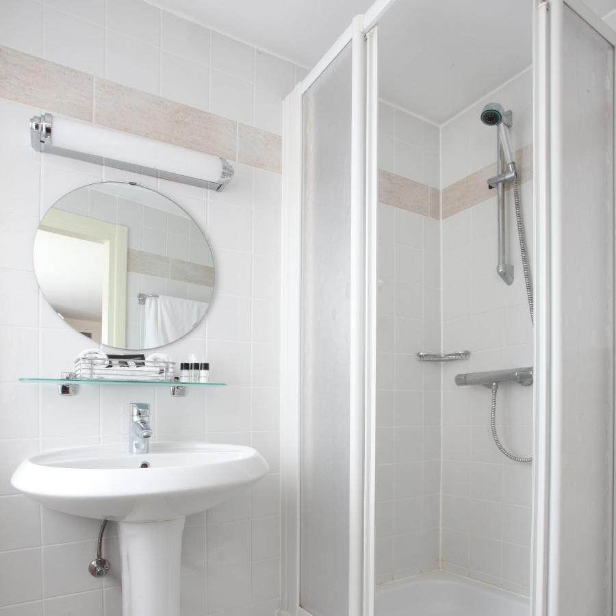 Single Room Shower