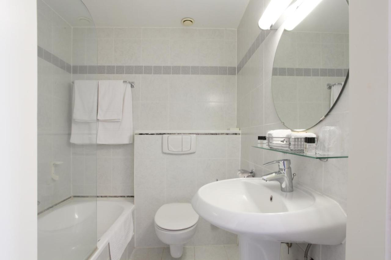 Standard Double or Twin Room Bath