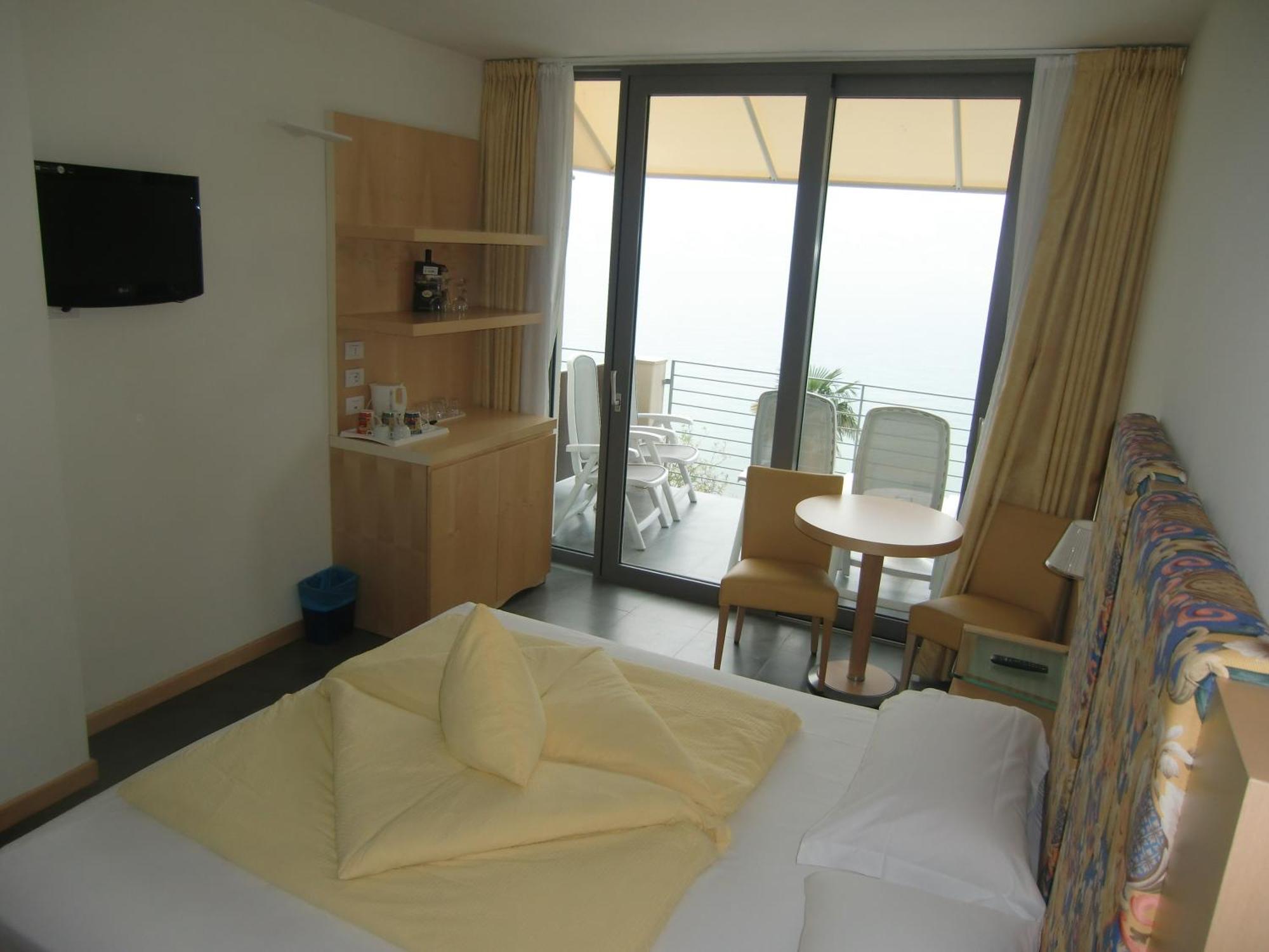 Superior Double Room Balcony Lake View
