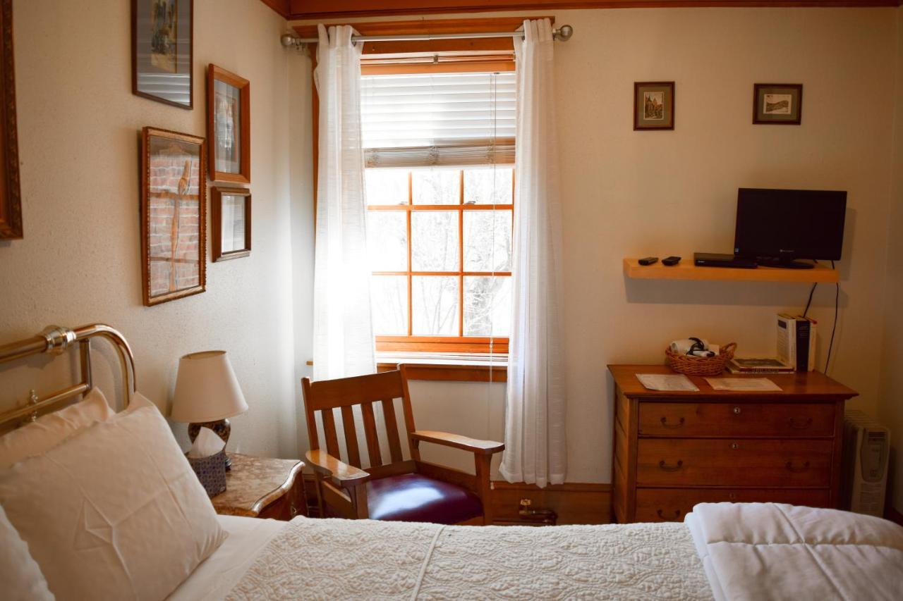 Budget Queen Room