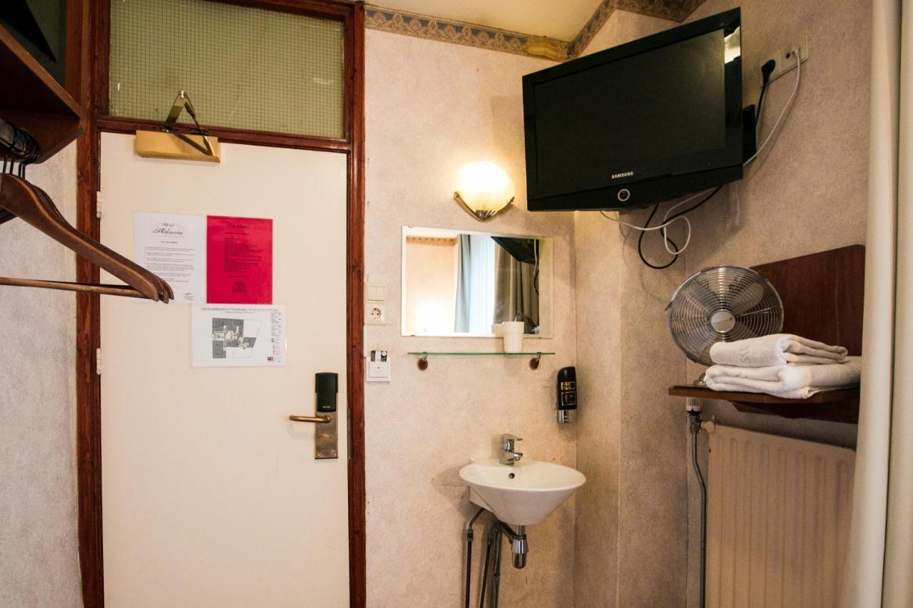 Single Room Shared Shower Toilet