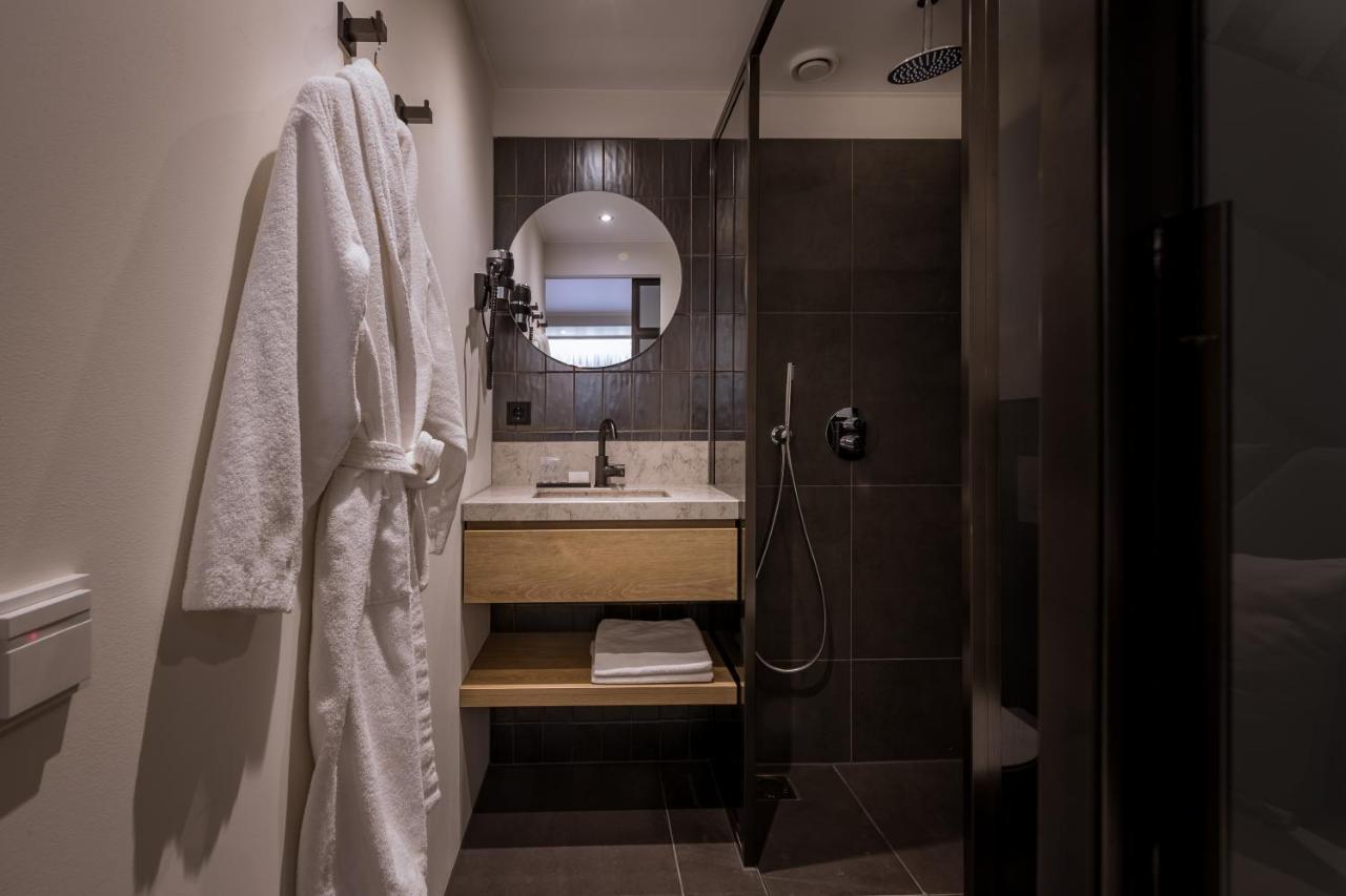 Small Double Room,943229263:JPEG