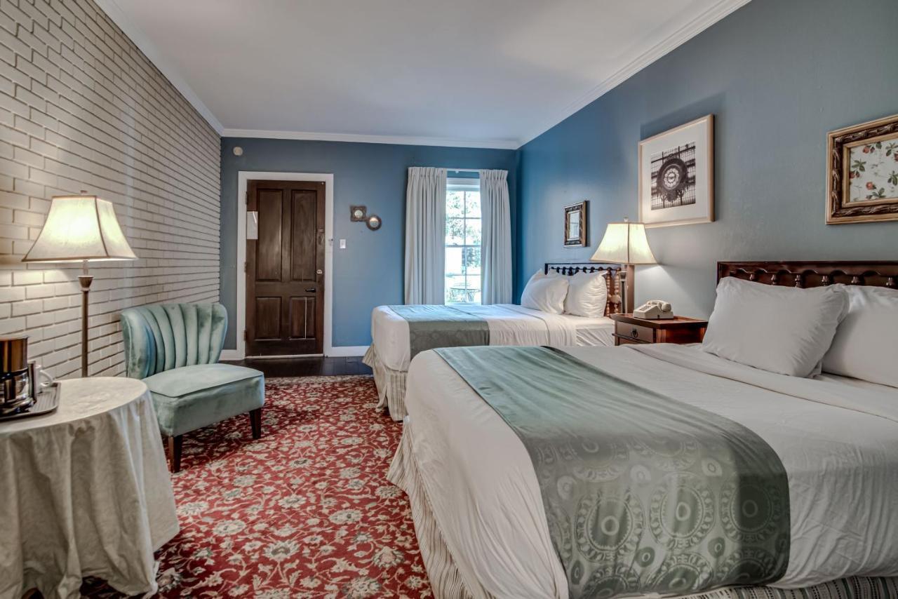 Two Queen Beds Courtyard View