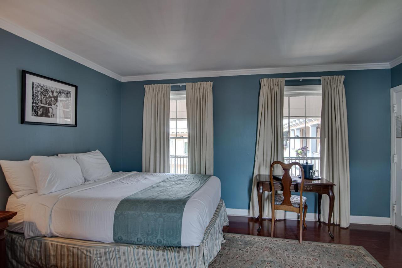Two Queen Beds Courtyard View